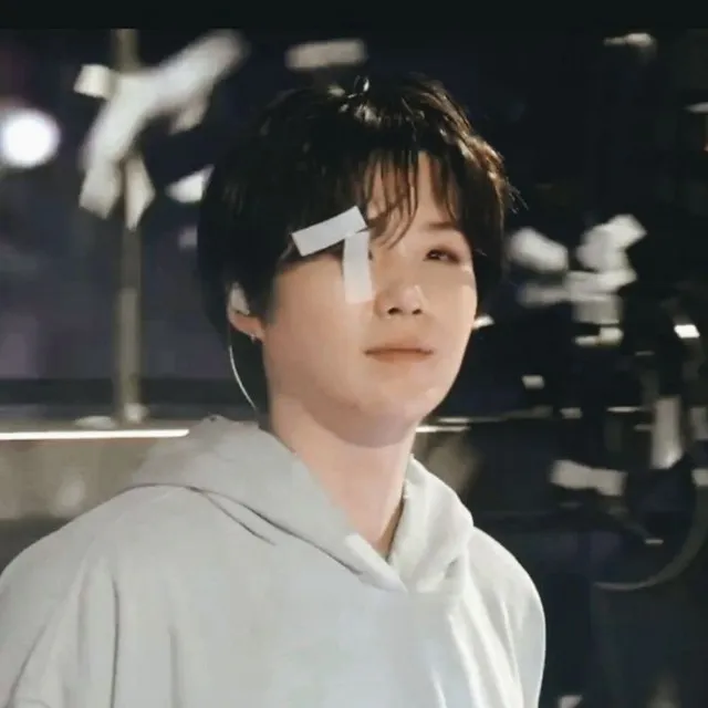 @secrets_of_bts 💜 — логотип телеграмм-канала